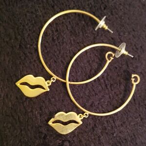 BETSEY JOHNSON hoop earrings with Betsey lips!